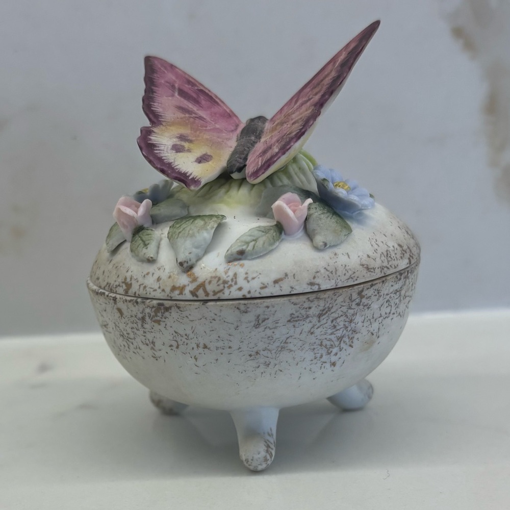 Vintage Lefton Bisque Porcelain Decorative Butterfly Trinket Box 3D - Picture 2 of 8